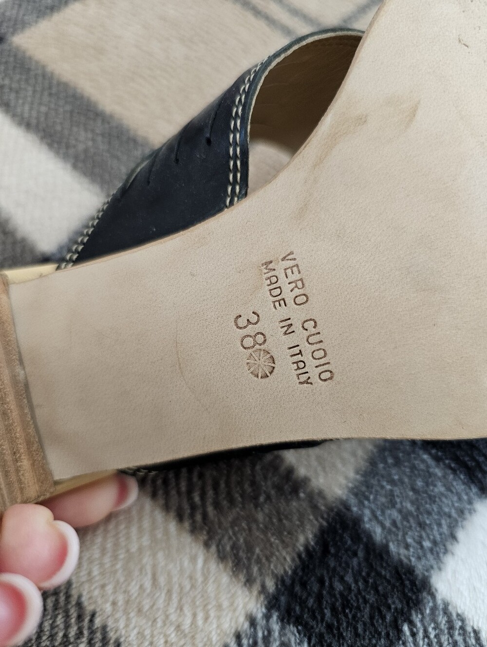 Vero Cuoio Black and Tan Leather Sandal - Picture 4 of 7